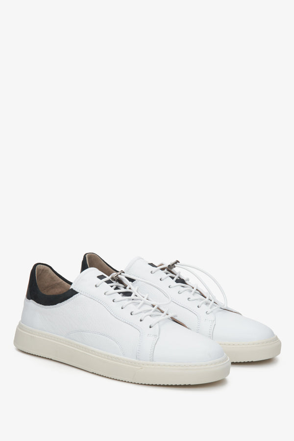 Men's sneakers made of genuine leather by Estro in white with laces.