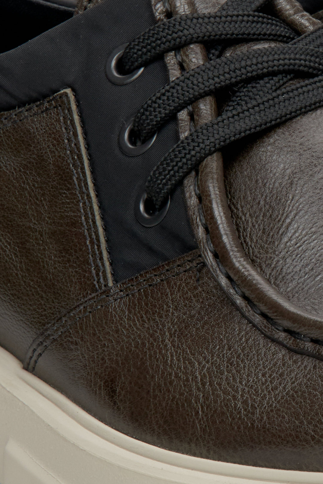 Men's dark green shoes on a stable sole by Estro - close-up on the detail.