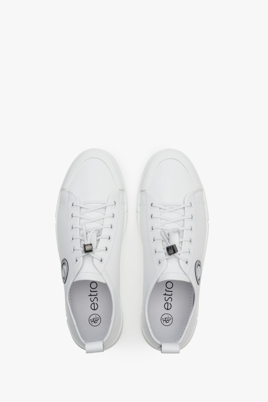 Estro men's sneakers in white made of genuine leather - top view presentation of the footwear.