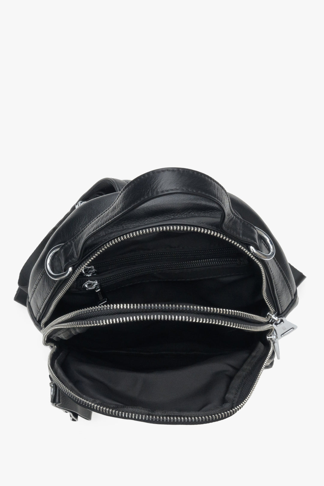 Women's black leather backpack by Estro - close-up of the interior of the model.
