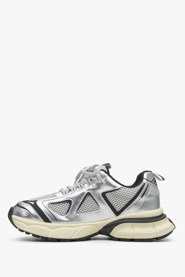 Women's silver and black ES 8 sneakers - shoe profile.