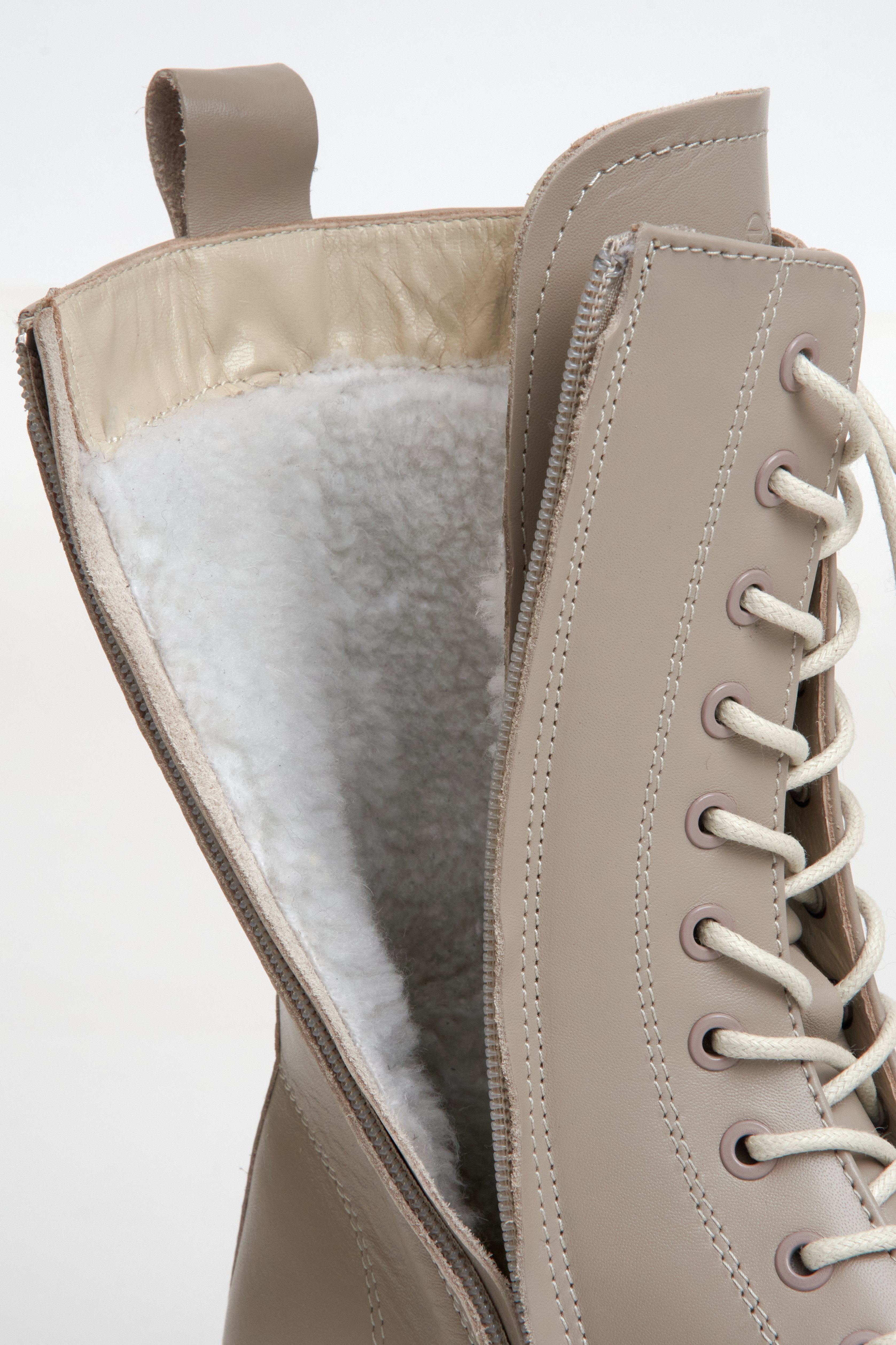 High lace-up boots made of natural beige leather by Estro - close-up on the shoe's lining.