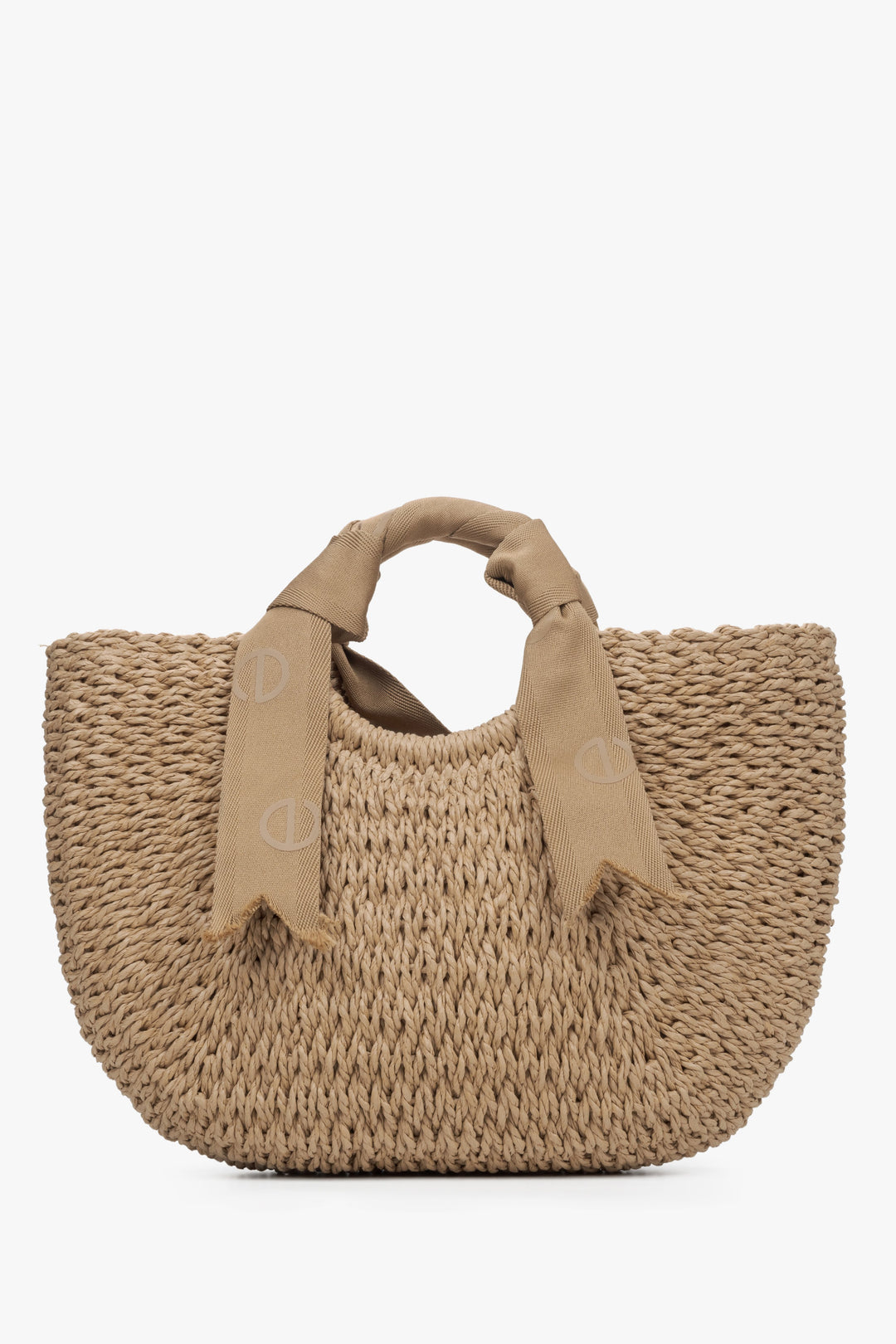 Estro women's woven bag with beige handle.