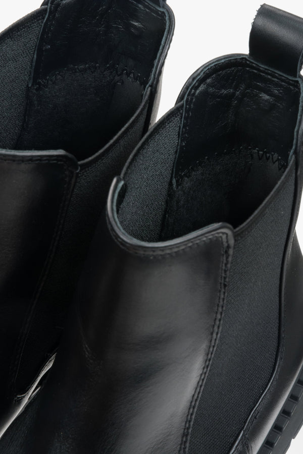 Black women's chelsea boots made of genuine leather by Estro - close-up of the interior of the model.