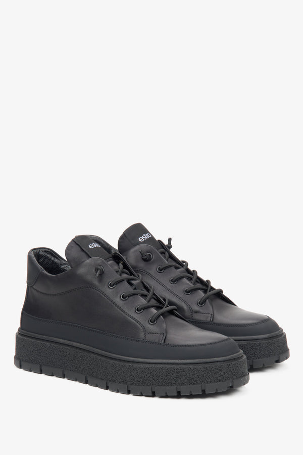 Men's black high-top sneakers with insulation by Estro.