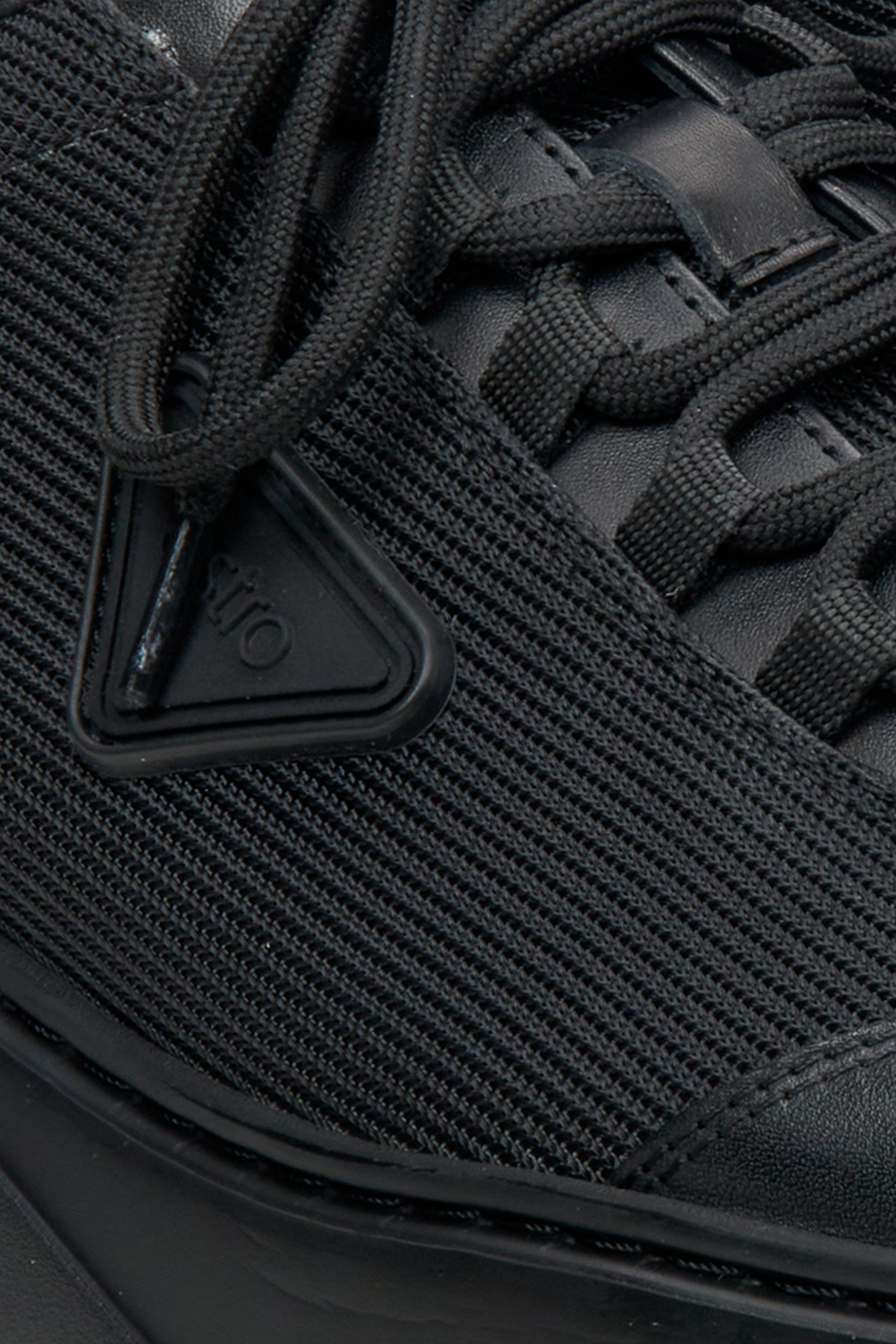 Men's black dress shoes by Estro made of mixed materials - close-up on the detail.