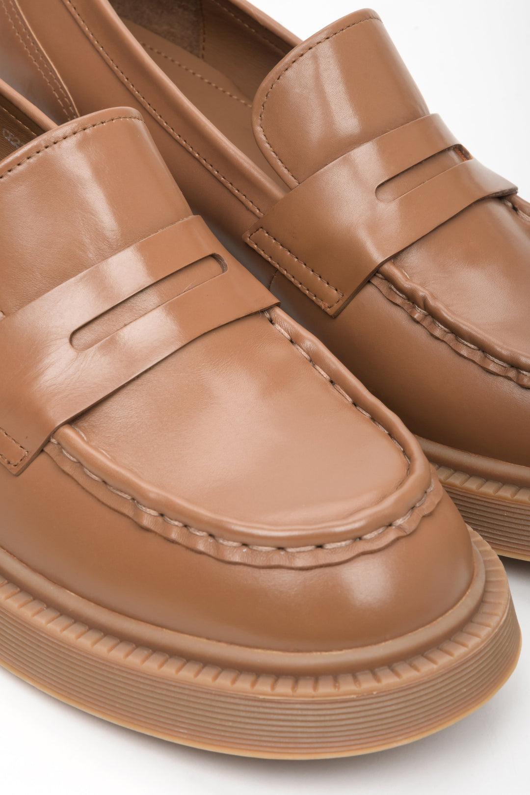 Women's moccasins made of genuine leather in brown by Estro.