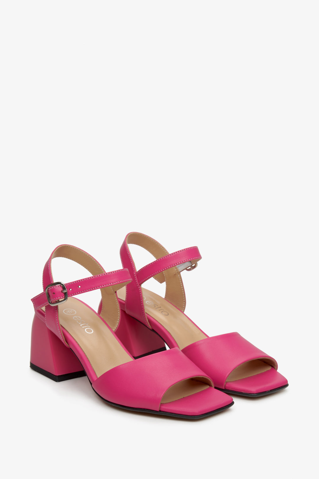 Women's pink sandals made of genuine leather by Estro - presentation of shoe seams and toe cap.