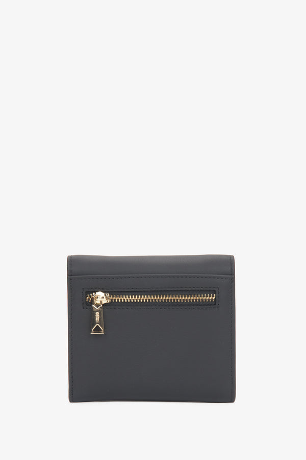 Estro women's leather wallet in black with a gold clasp and accents - reverse side.