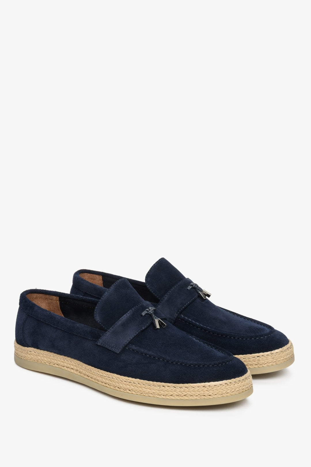 Velour men's loafers in navy blue for spring/fall - presentation of the toe and side seam of the shoes.