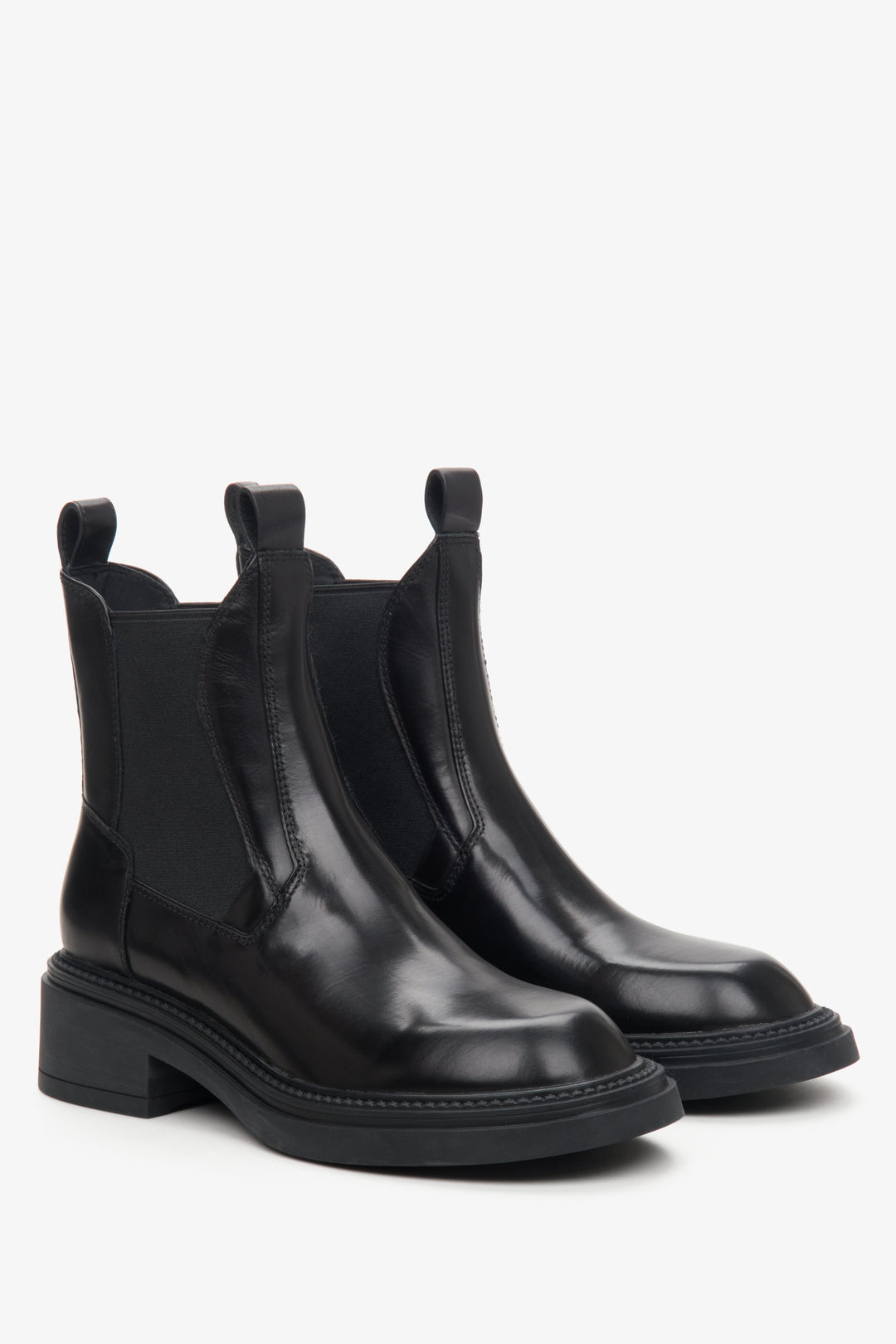 Women's black leather Chelsea boots Estro.