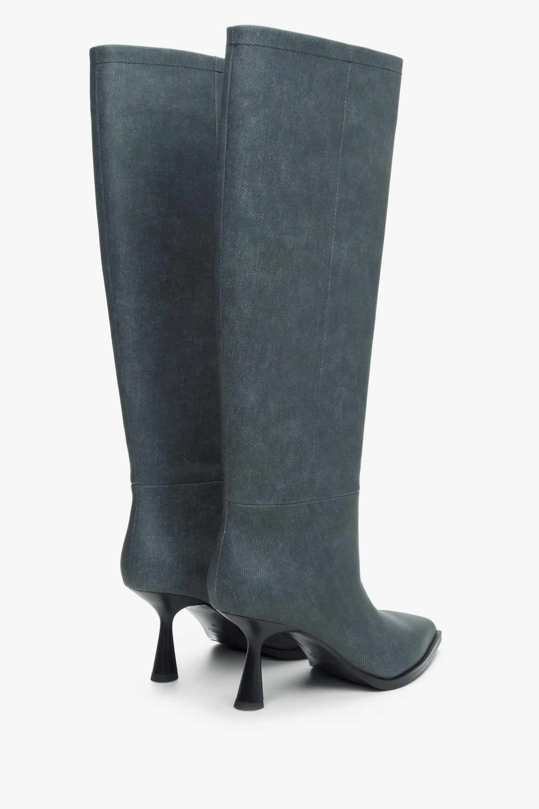 Grey women's boots with a stiletto heel by Estro - close-up on the back of the boot and side seam.