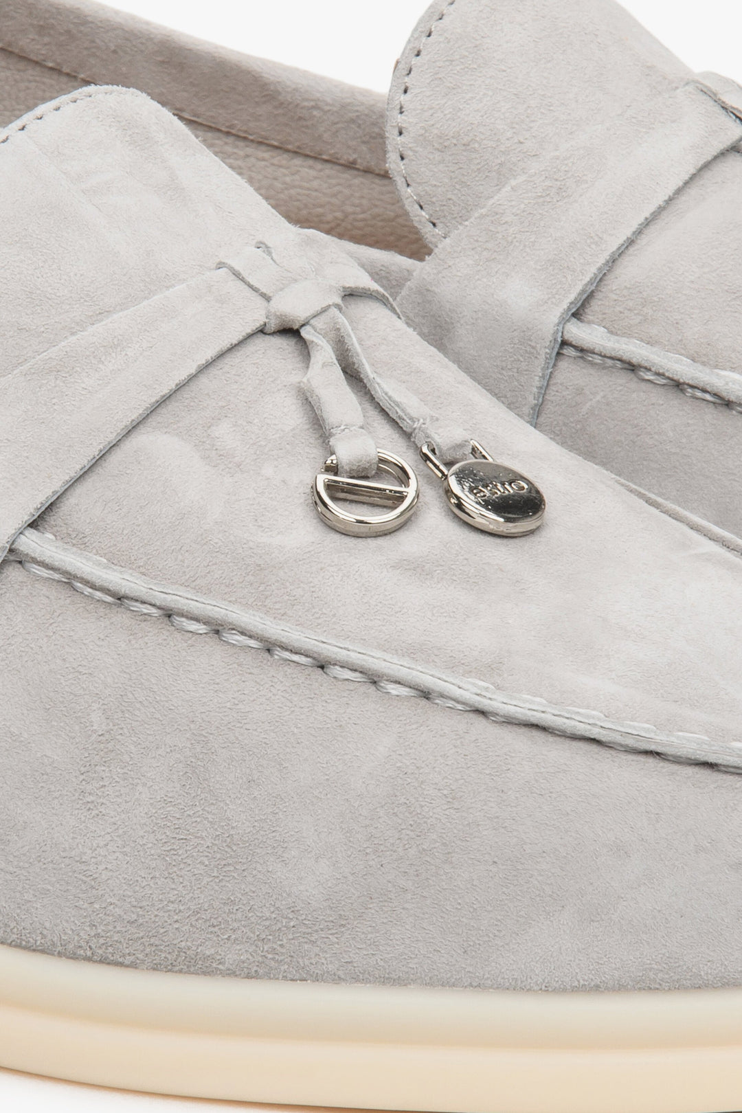 Women's grey tassel loafers Estro - a close-up on details.