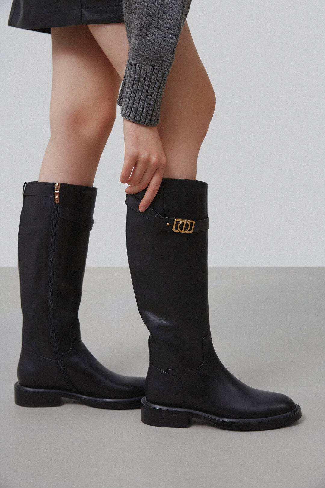 Women's Black Leather Boots with Decorative Strap Estro ER00114257.