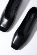 Black Leather Ballet Flats with a Square Toe and a Velour Heel Counter Estro ER00119449.