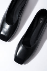 Black Leather Ballet Flats with a Square Toe and a Velour Heel Counter Estro ER00119449.