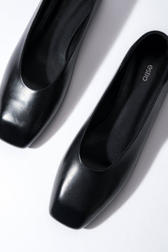 Black Leather Ballet Flats with a Square Toe and a Velour Heel Counter Estro ER00119449.
