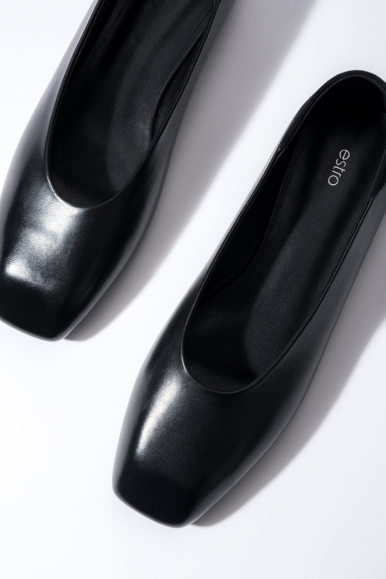 Black Leather Ballet Flats with a Square Toe and a Velour Heel Counter Estro ER00119449.