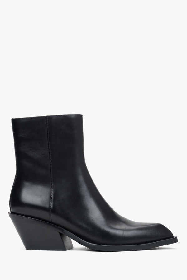 Women's Black Leather Low-Cut Cowboy Boots by Estro.