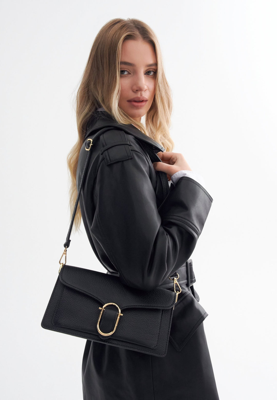 Women's Black Leather Shoulder Bag Estro ER00112643.