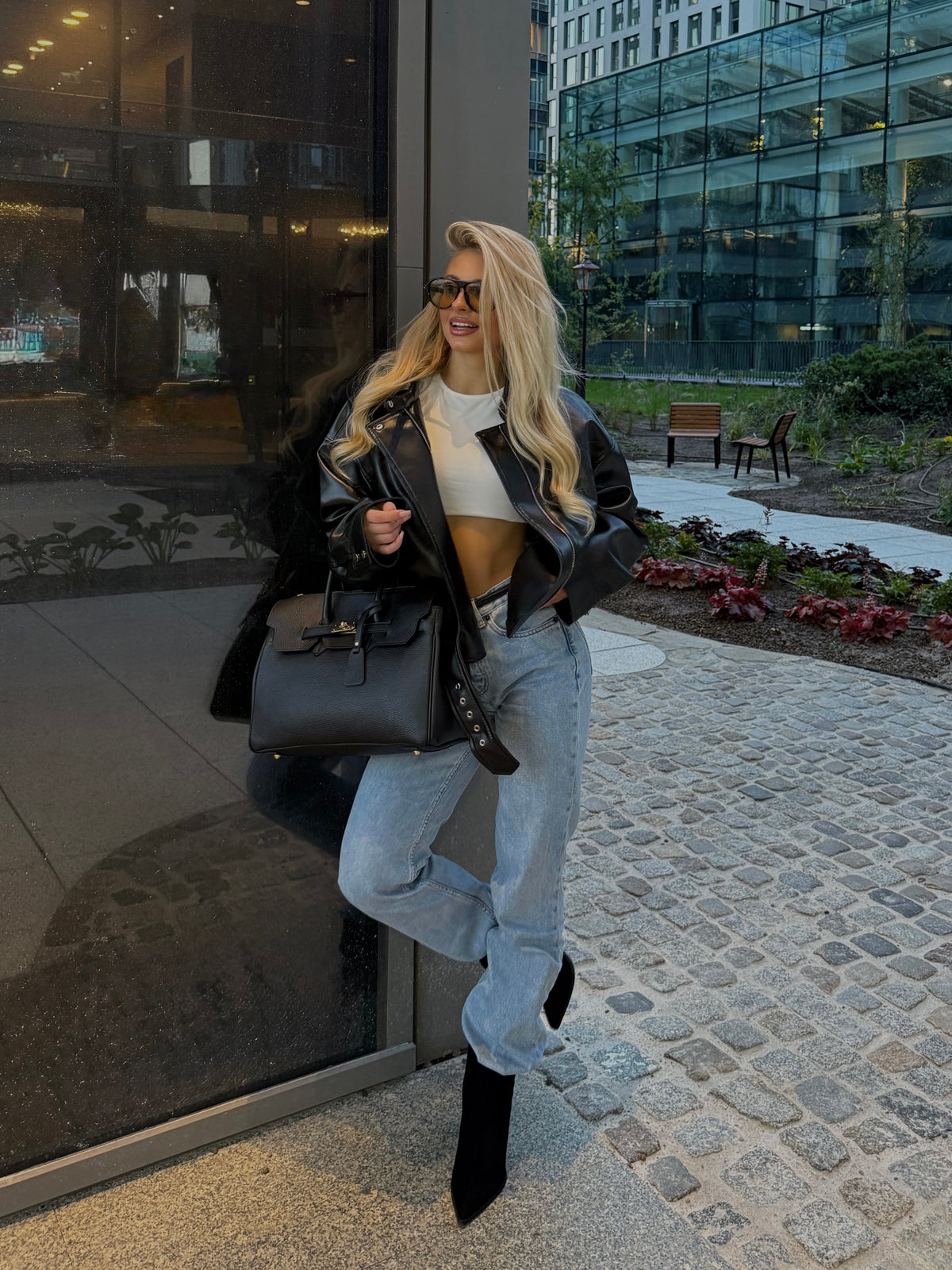 Women's Black Satchel Handbag made of Premium Italian Genuine Leather Estro ER00115402