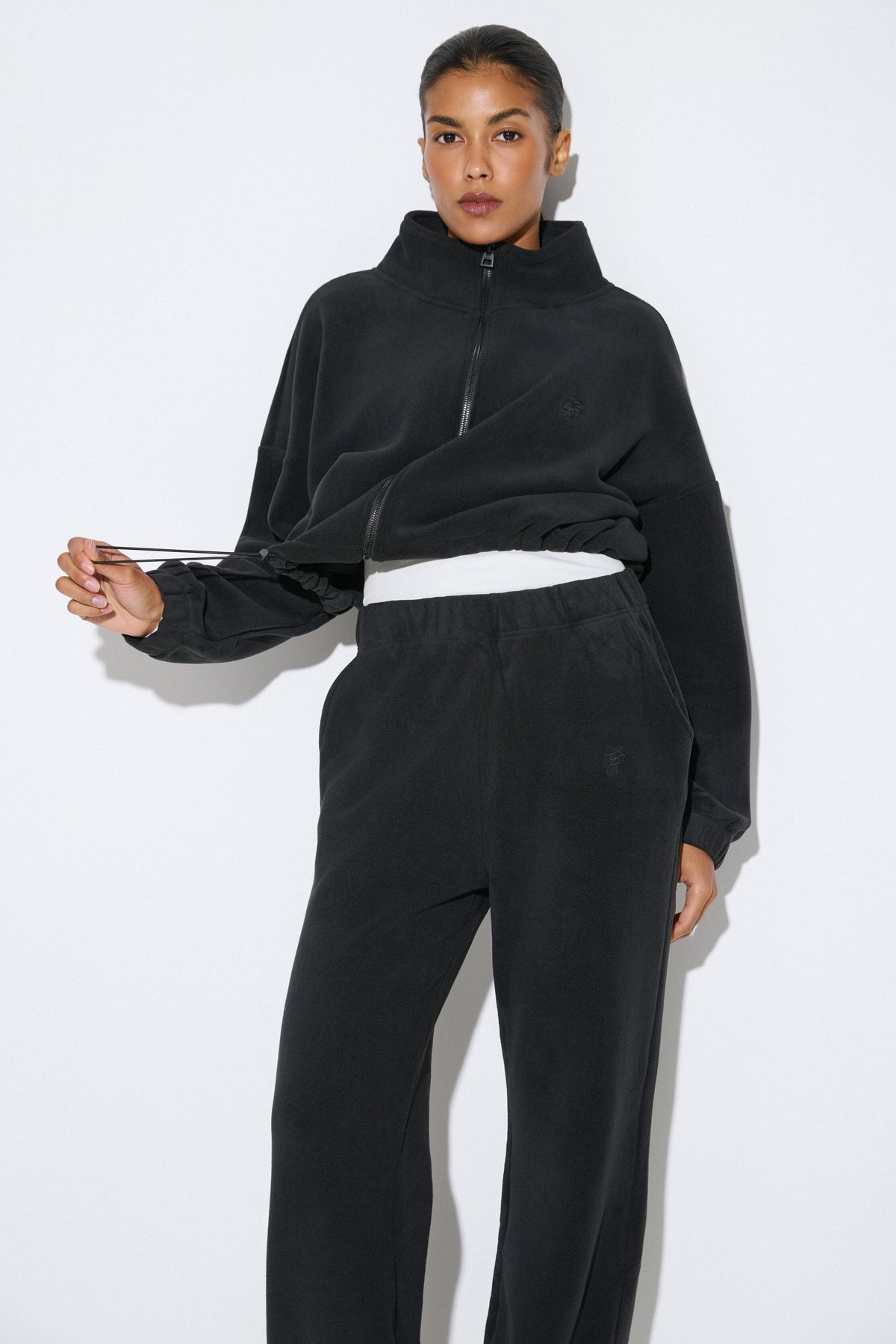 Women's black fleece tracksuit Estro - front full-length view showing the comfortable relaxed fit.