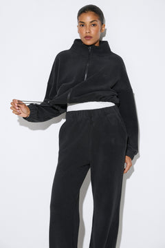 Women's black fleece tracksuit Estro - front full-length view showing the comfortable relaxed fit.
