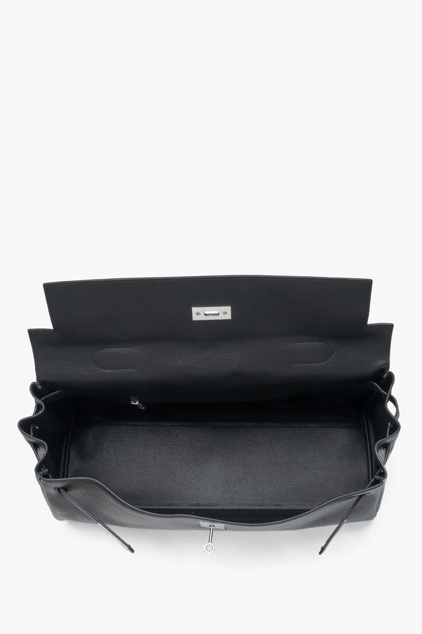 Sophisticated women’s black shoulder bag with silver-tone details, designed by Estro.