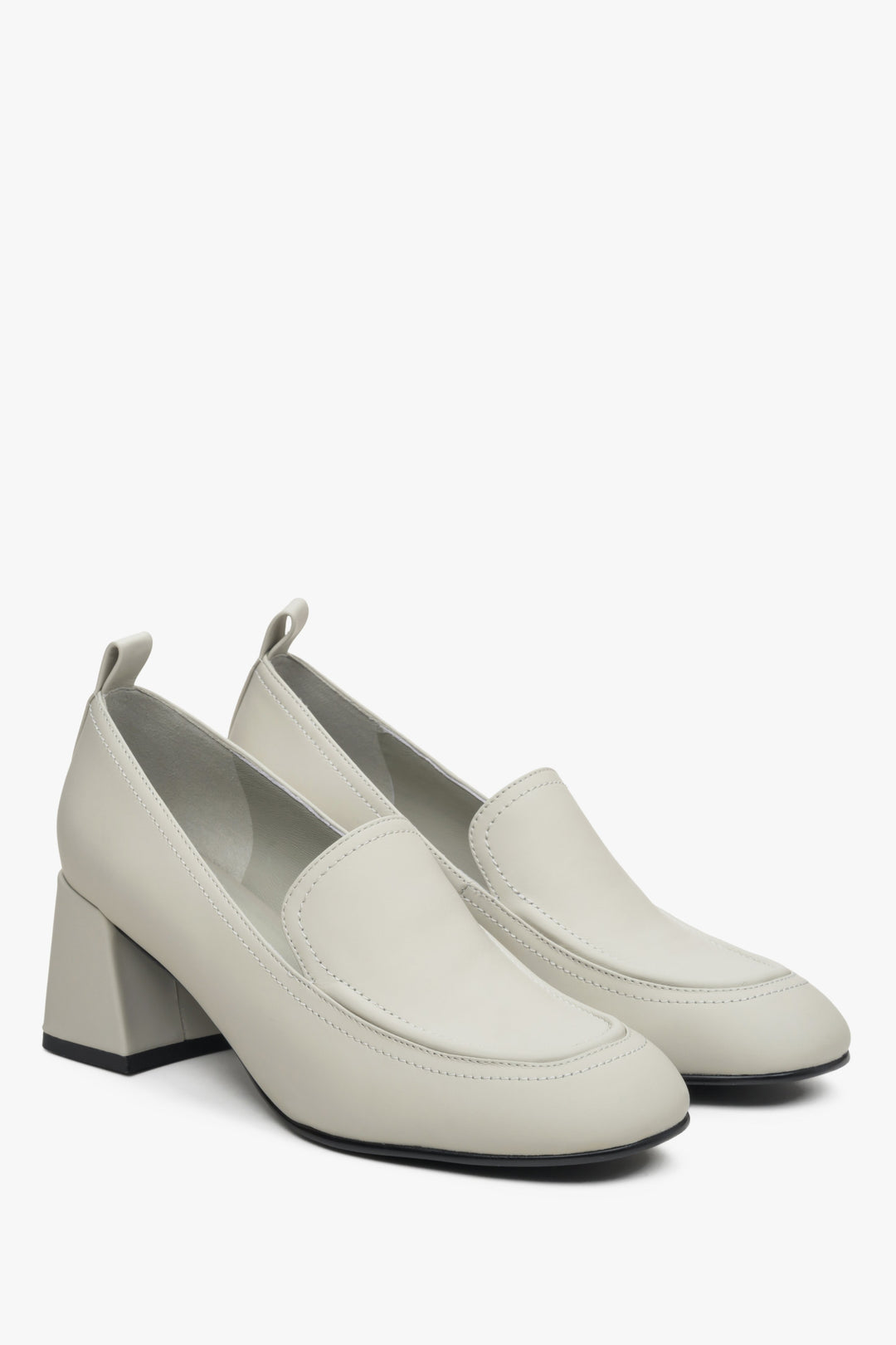 Women's light beige heeled loafers Estro.