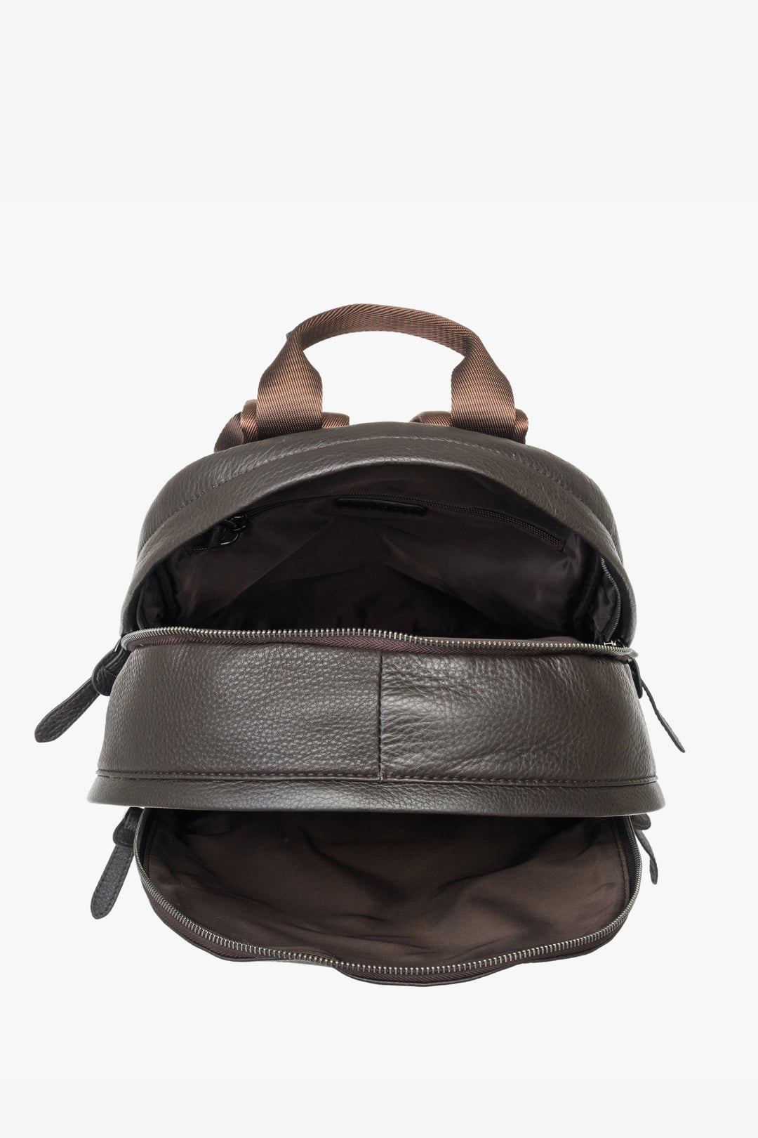 Men's dark brown large backpack by Estro made of genuine leather - close-up on the interior design.