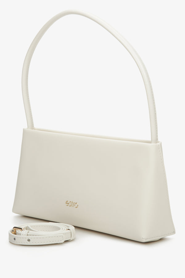 Estro small light beige handbag.