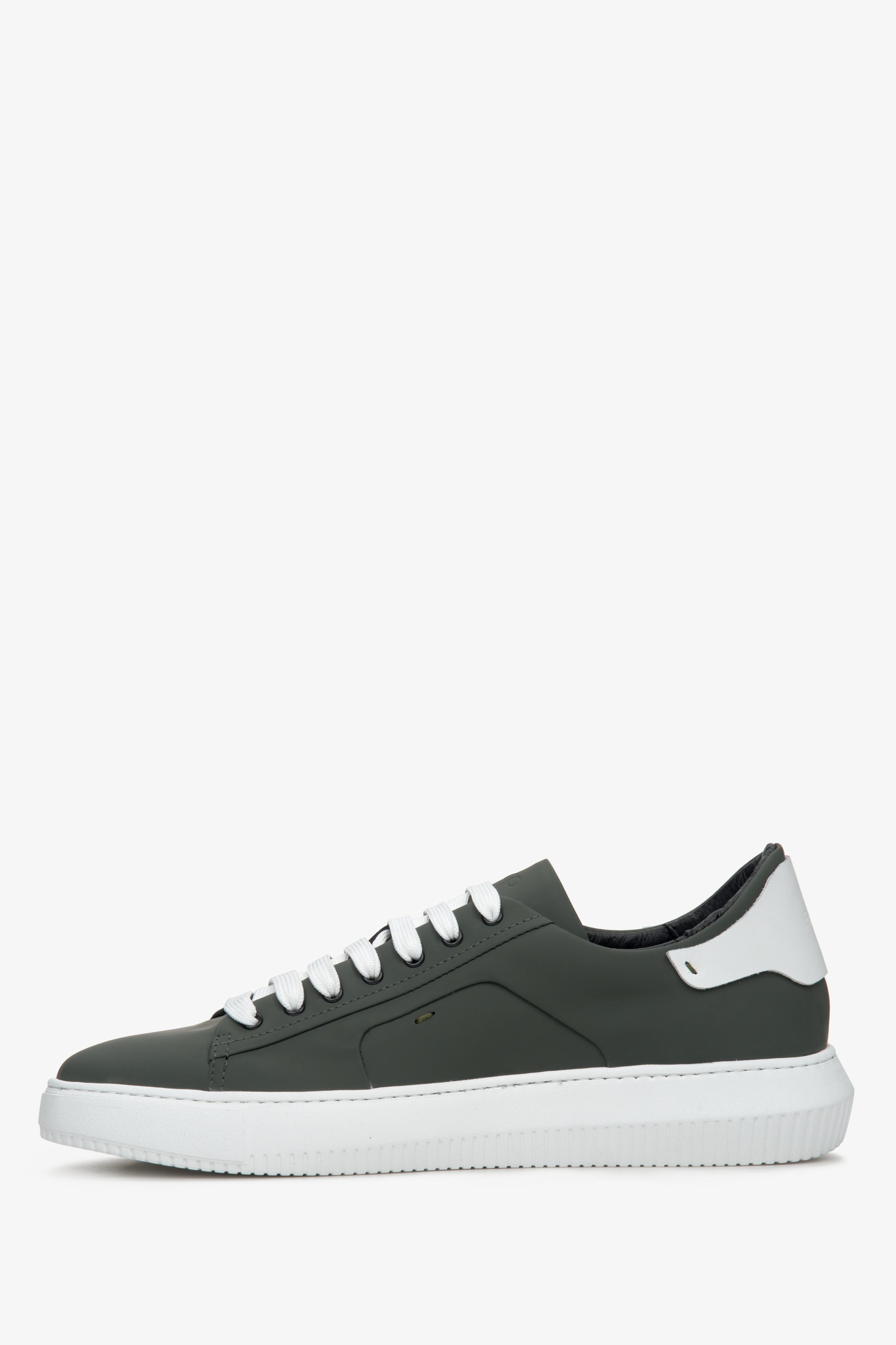 Comfy men's sneakers in green made of natural leather on a rubber sole.