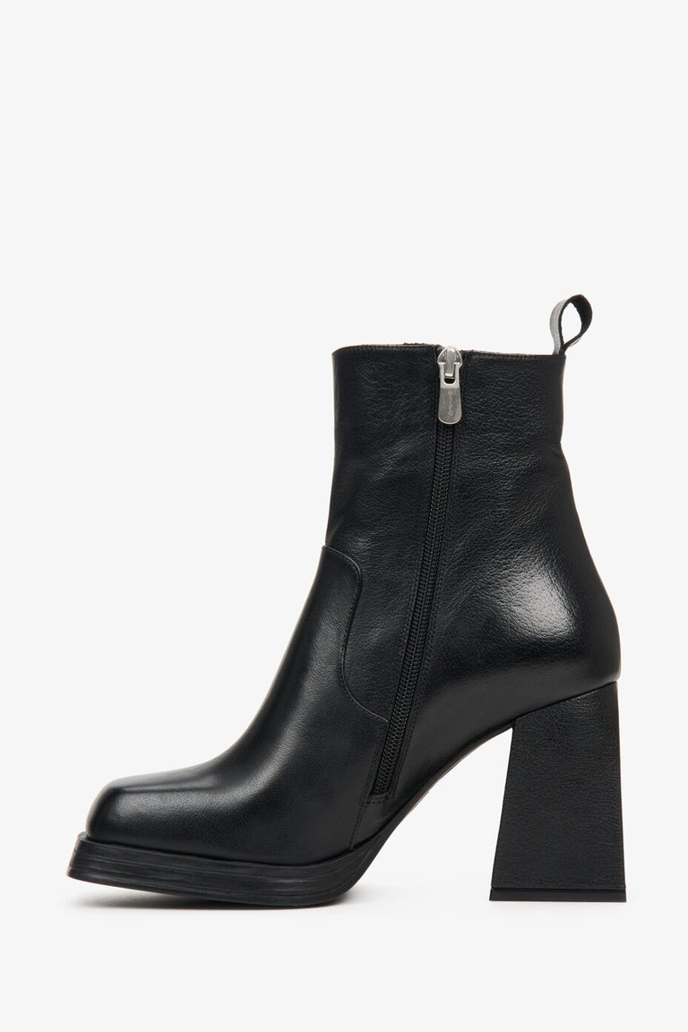 Women's leather black boots - presentation of shoe profile.