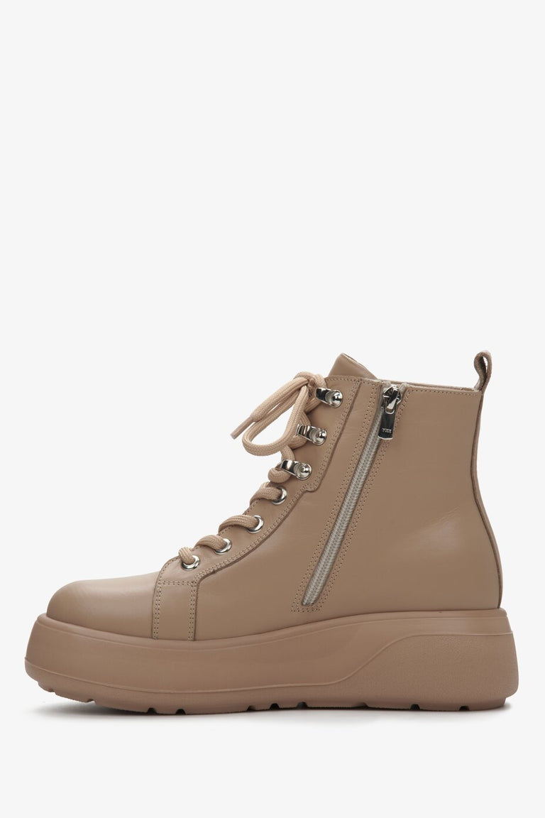 Women's beige leather boots with Insulation of fall by Estro - shoe profile.