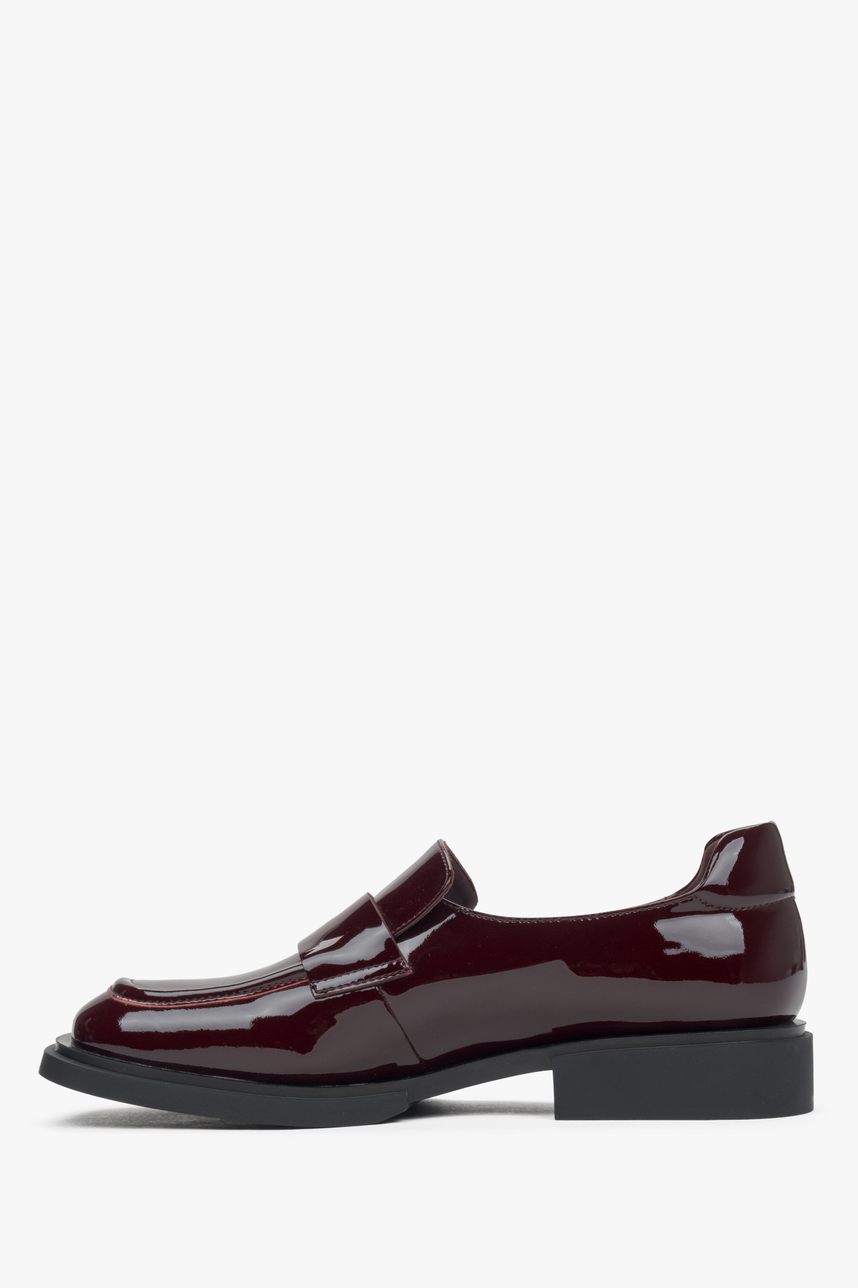 Women's burgundy moccasins with a square toe by Estro, made of patent genuine leather - shoe profile.