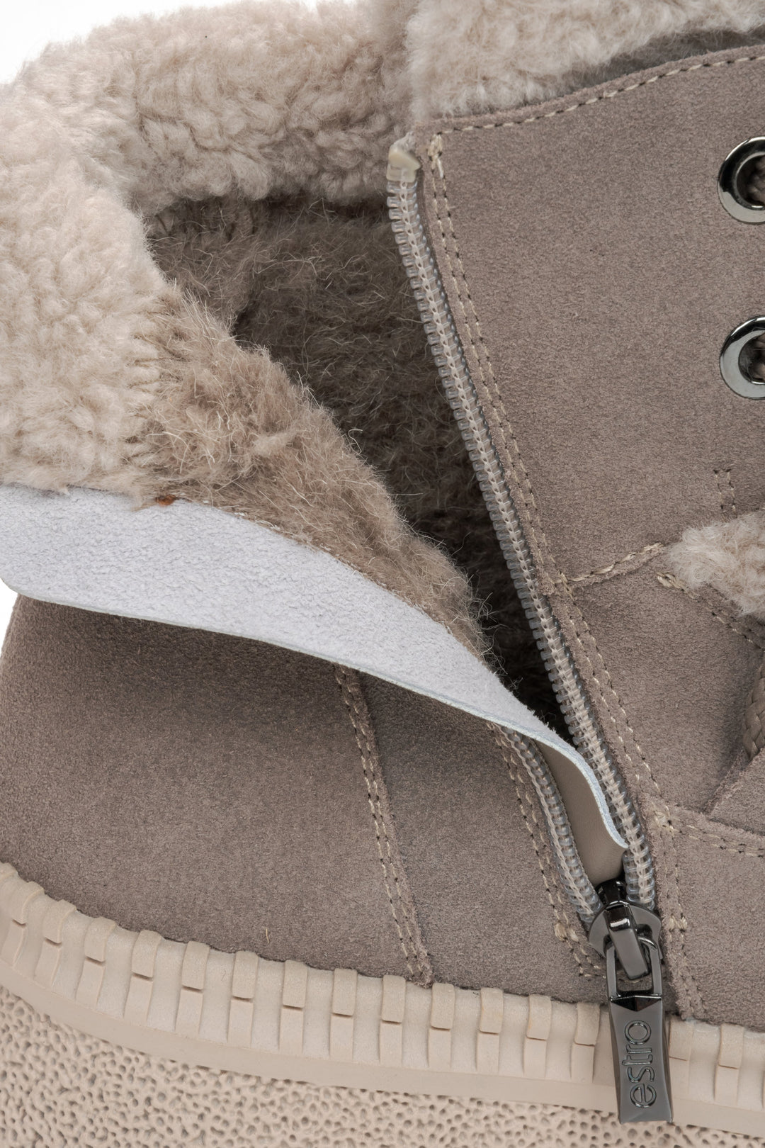 Women's winter ankle boots made of natural velour with wool filling by Estro in grey – close-up of the filling.