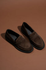 Brown Penny loafers for women made of Italian natural velour by Estro.