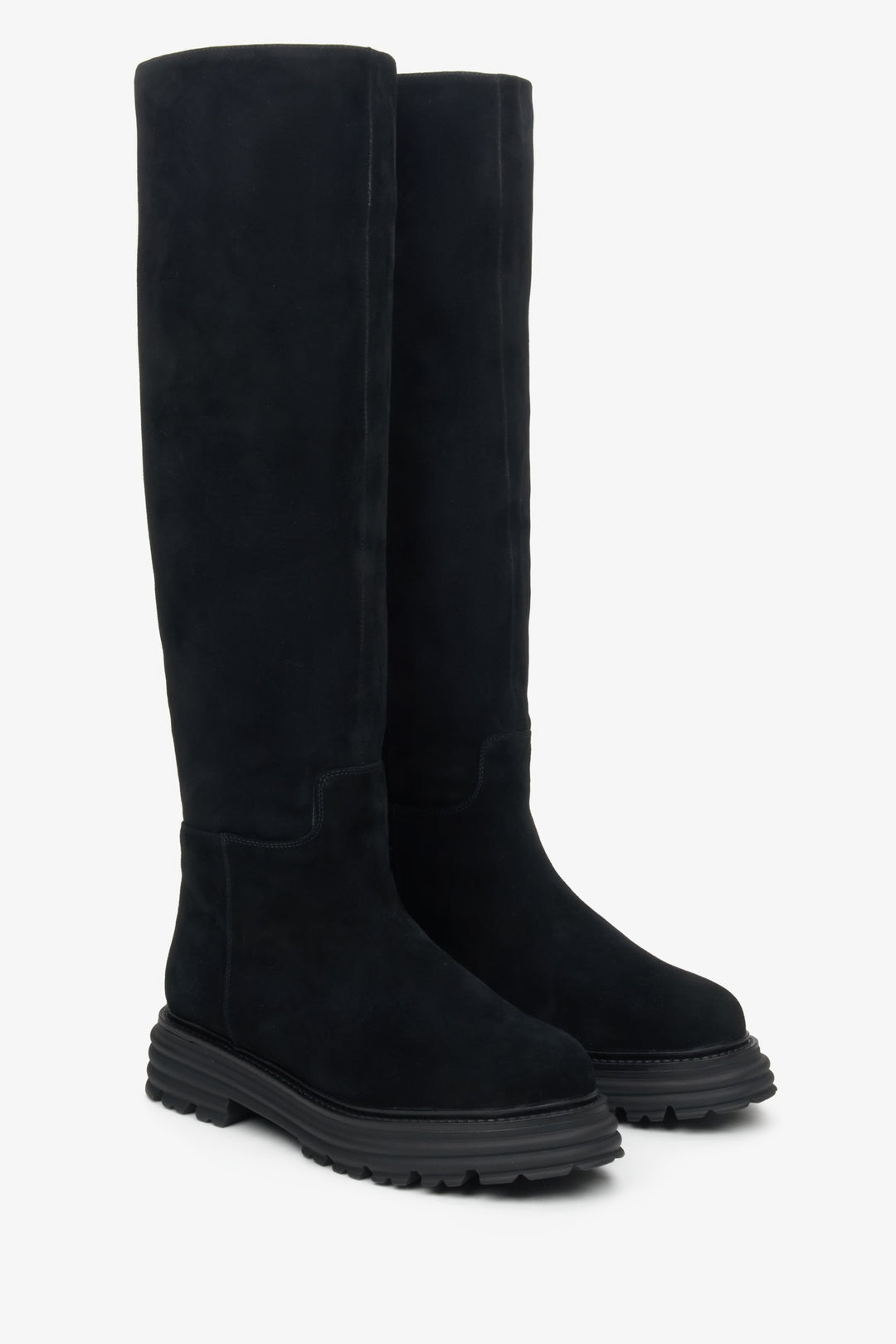 Women's knee-high boots in black velour.