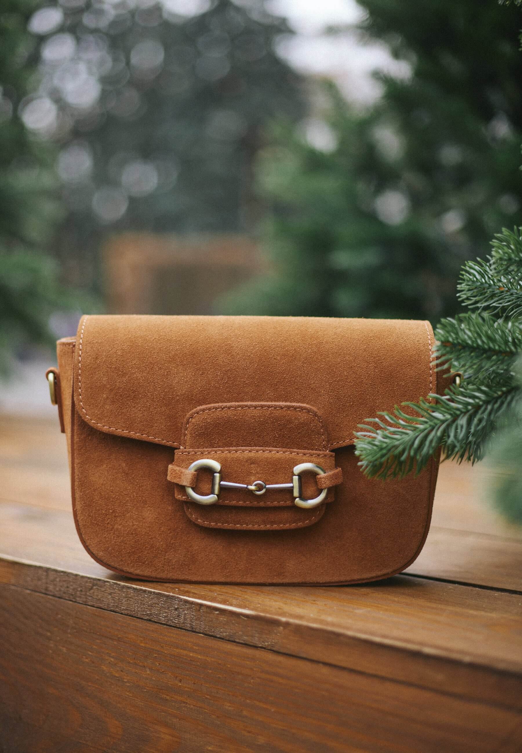 Women's Brown Shoulder Bag made of Genuine Italian Premium Velour Estro ER00118558.