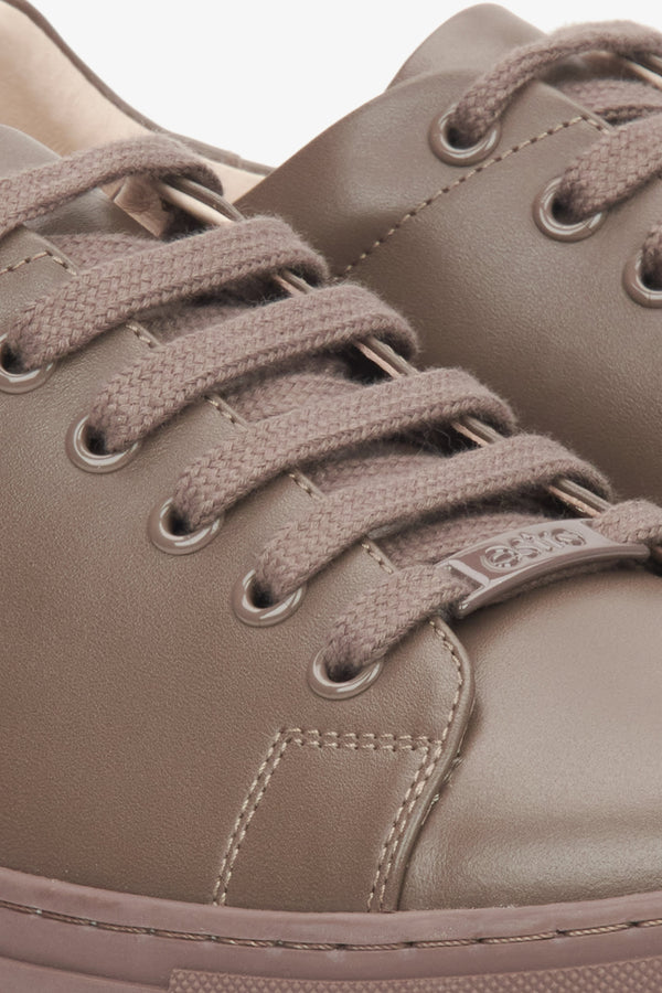 Women's Low-Top Sneakers in Brown Featuring a Leather Design by Estro - details.