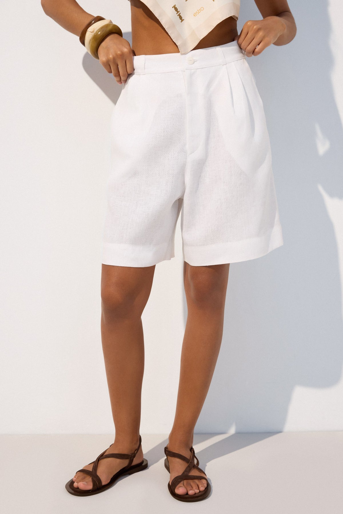 Brown women's sandals made of natural velvet with a cross strap Estro - presentation on a model.