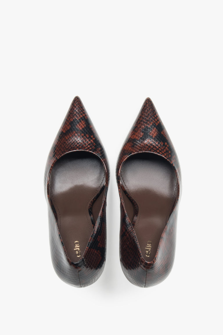 Brown pumps for women, featuring a classic snakeskin print.
