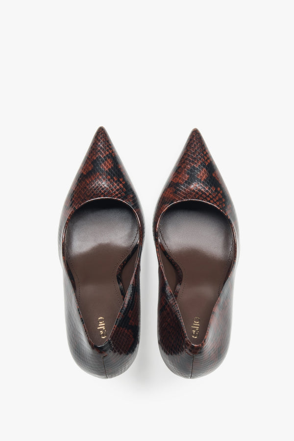 Brown pumps for women, featuring a classic snakeskin print.