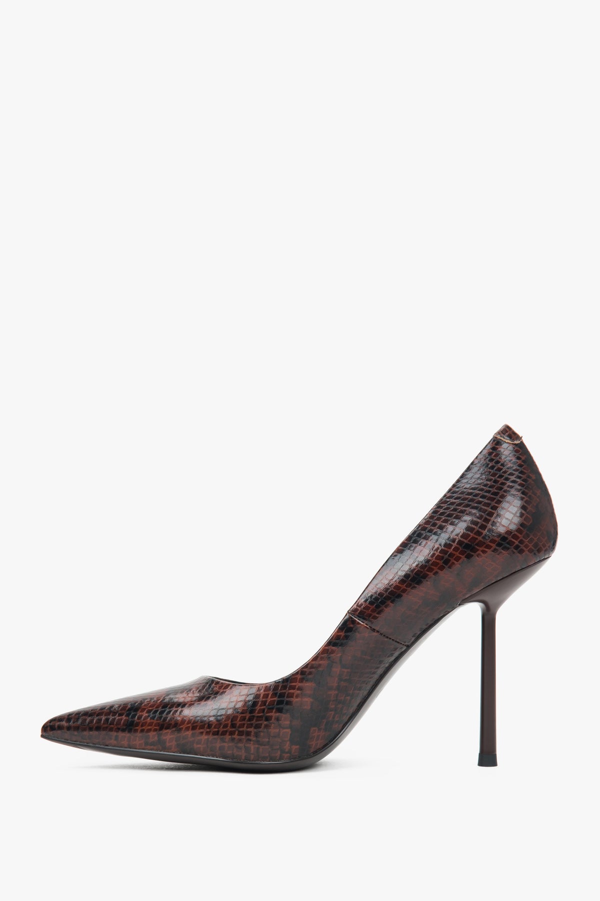 Women's high heels in a brown snakeskin print, designed for an elegant and bold look.