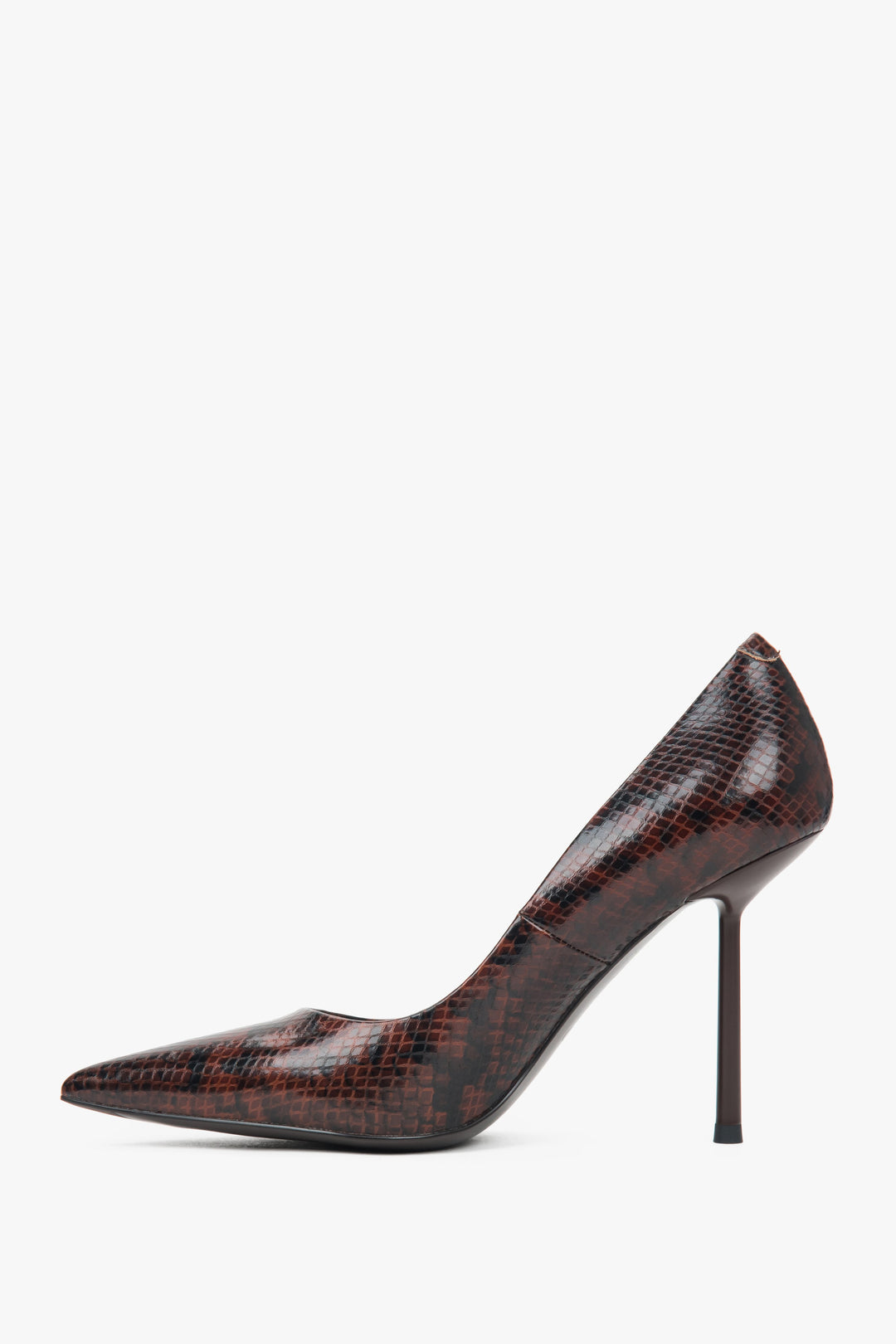 Women's high heels in a brown snakeskin print, designed for an elegant and bold look.