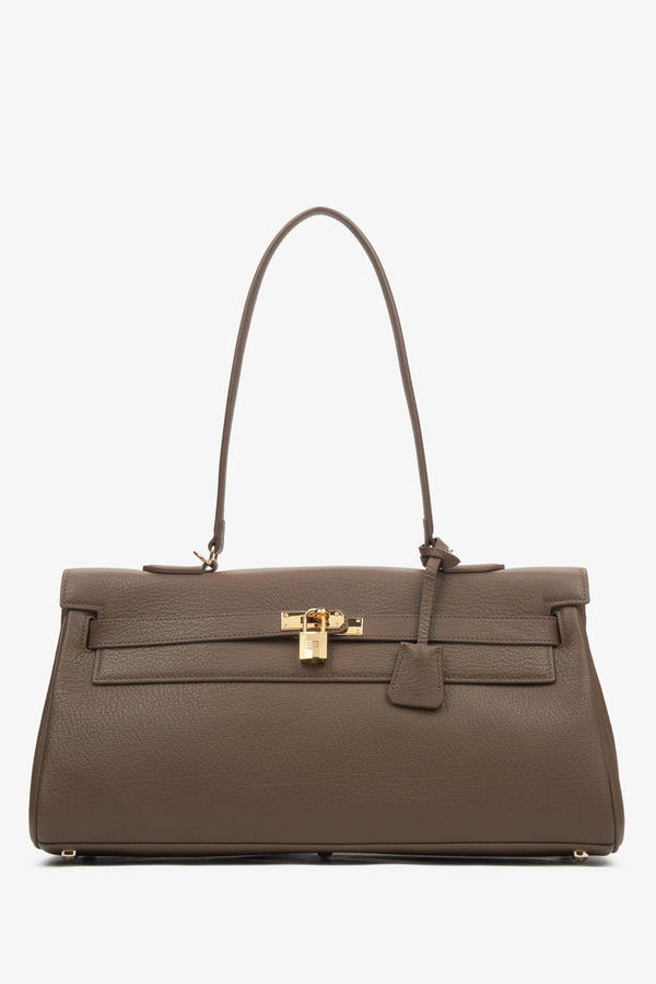 Women's brown shoulder bag by Estro featuring elegant gold-tone hardware for a luxurious finish.