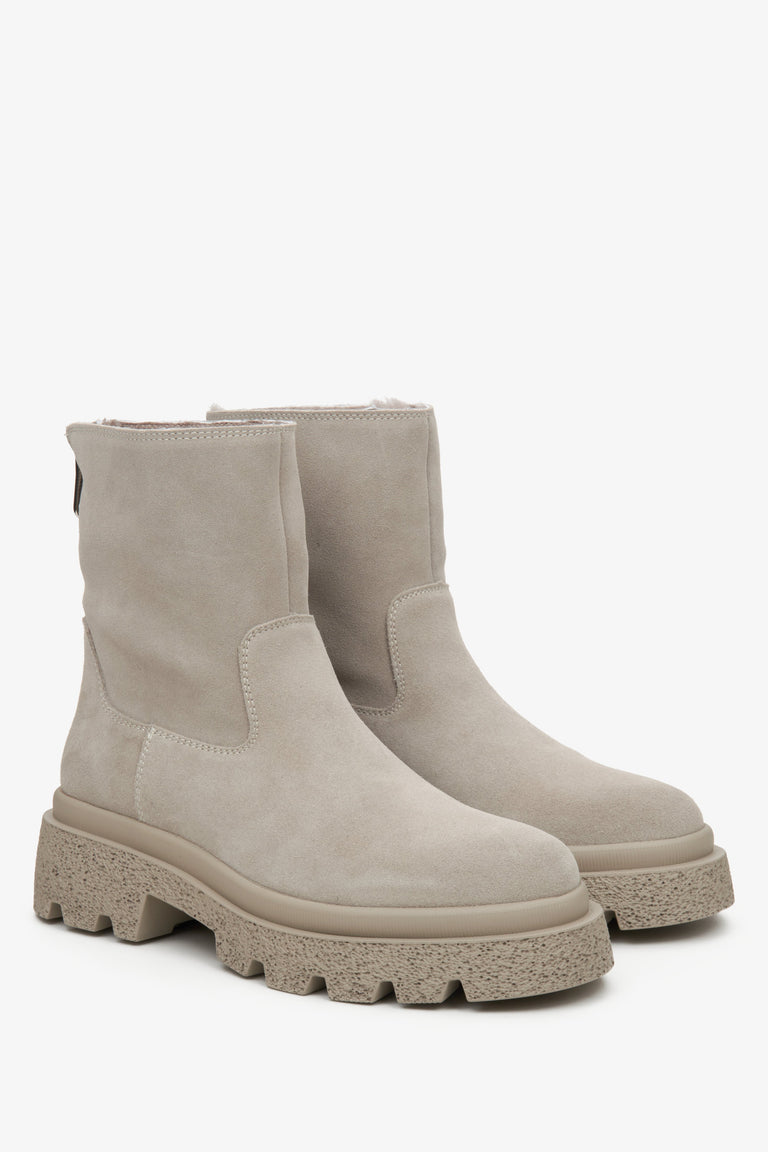 Winter ankle boots for women in grey velour Estro.