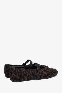 Fashionable women's ballet flats by Estro, made of genuine leather and featuring a buckle with a leopard print pattern.