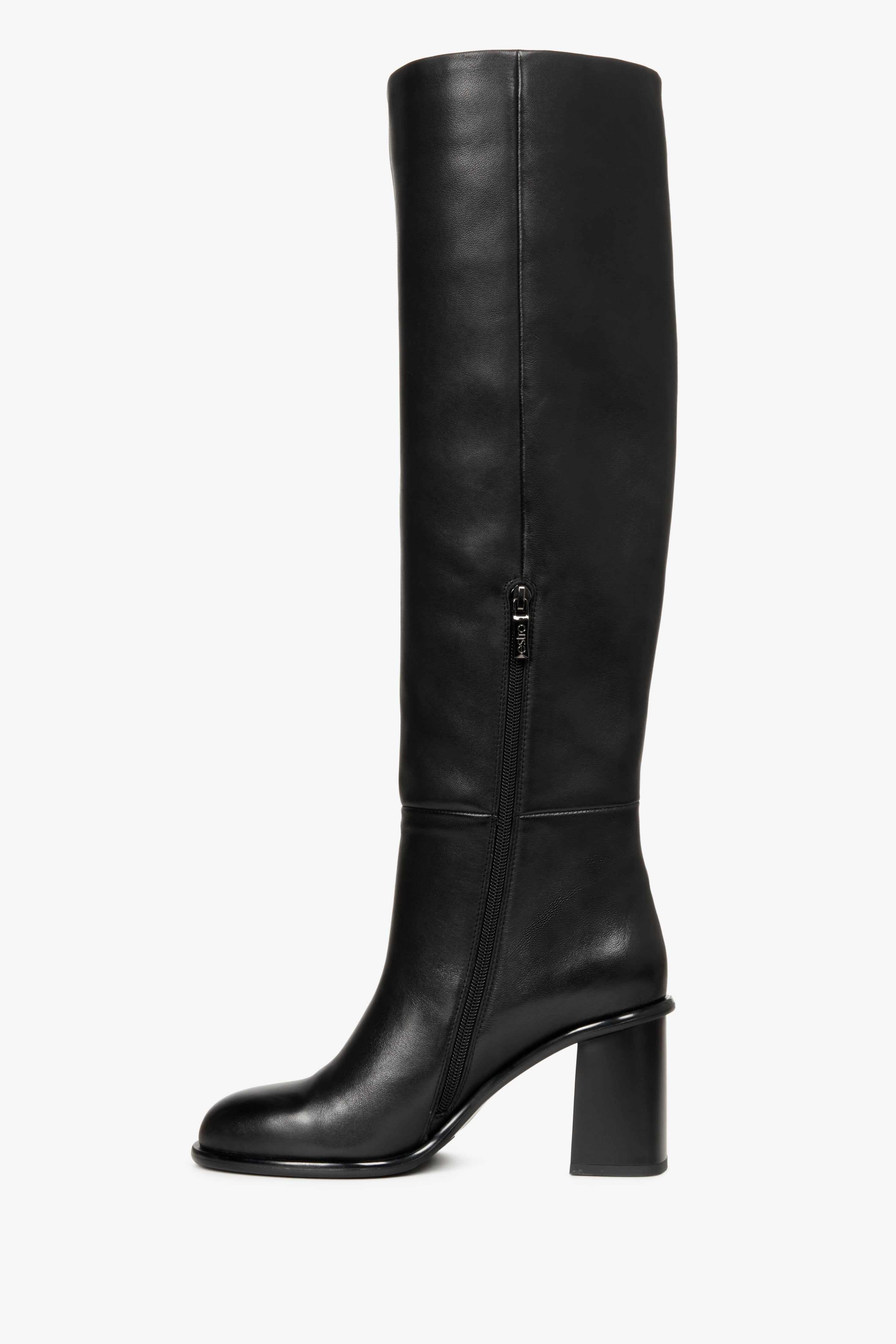 Elegant black women's boots natural leather - profile of the shoe.