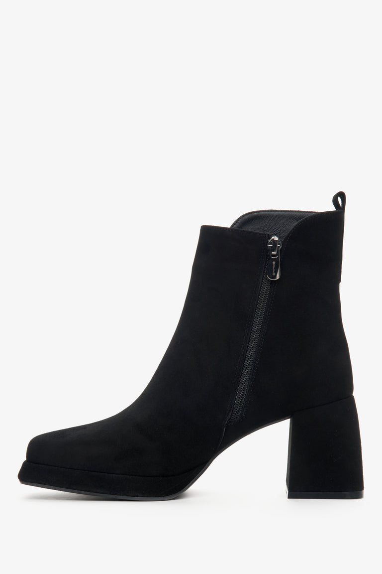 Estro women's black velour ankle boots - shoe profile.